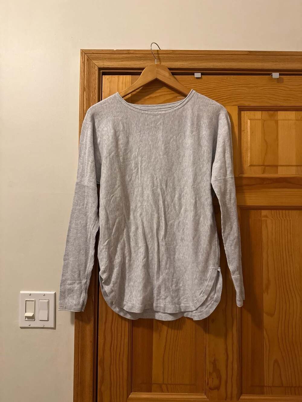 Lululemon Heathered Light Gray Rest Less Pullover Long Sleeve Tunic with Thumbho